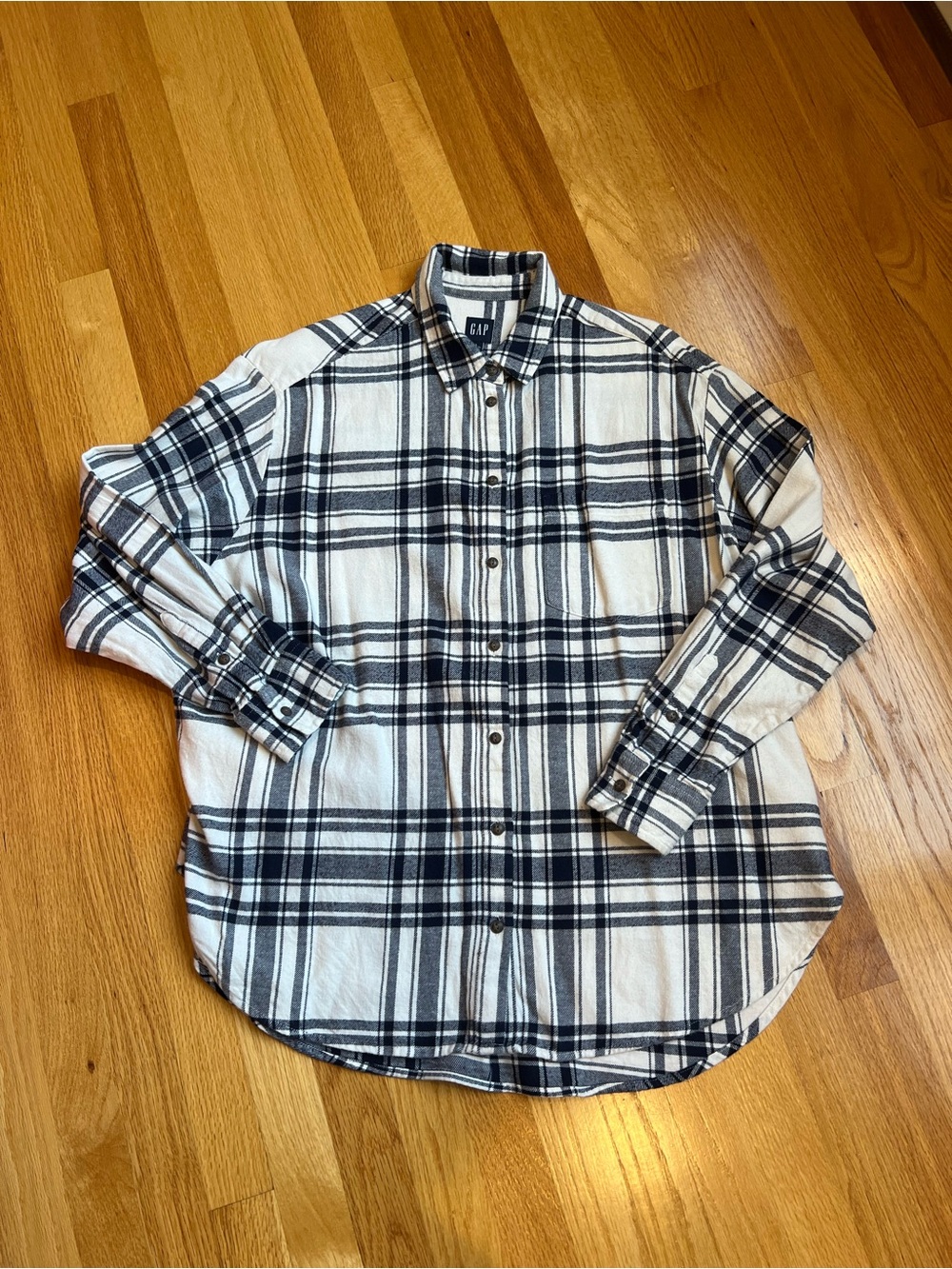 GAP Women’s White and Navy Plaid Casual Button-Down Shirt